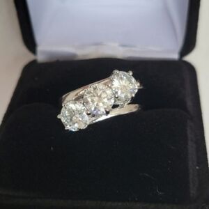 New 3ct Beautiful Moissanite Diamond Ring